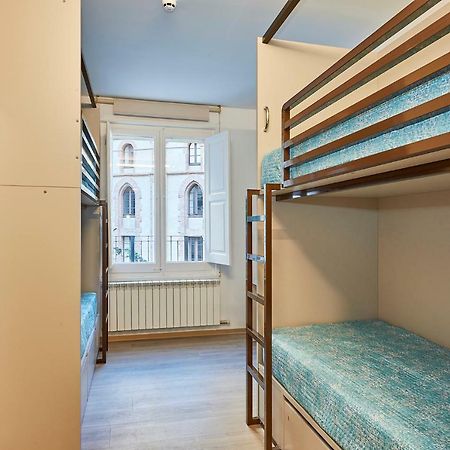 Alberg Abat Oliba Monistrol de Montserrat المظهر الخارجي الصورة Hostel room in Rome, Italy