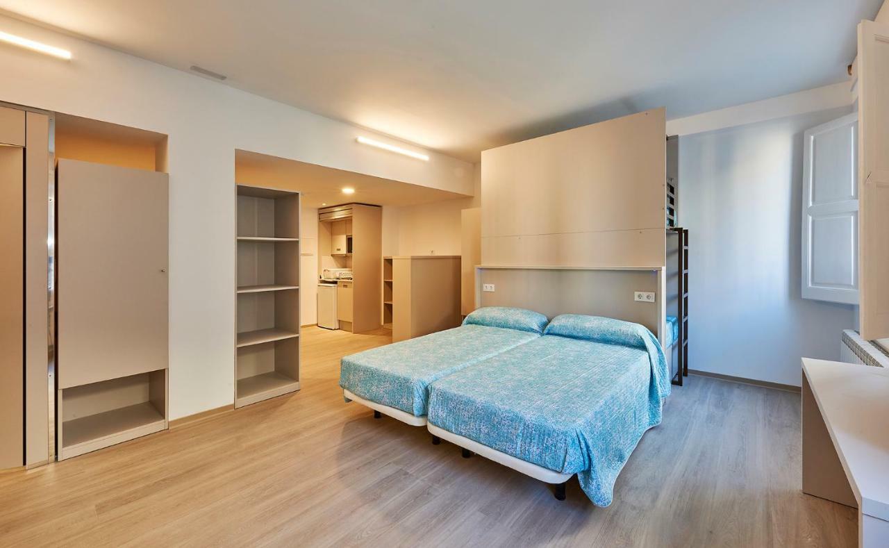 Alberg Abat Oliba Monistrol de Montserrat المظهر الخارجي الصورة A typical studio apartment